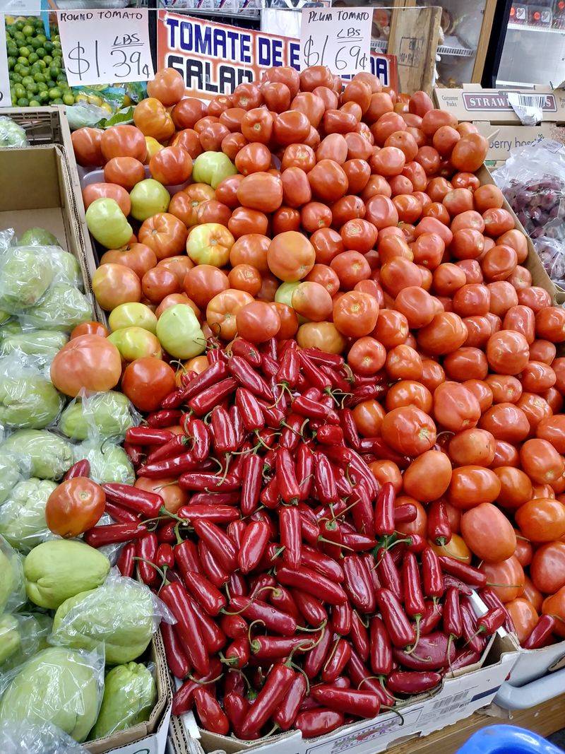 13 Florida Grocery Stores Locals Trust Most For Fresh Meat And Seafood - Decor Hint Lucky's Market