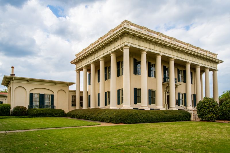 21 Historic Georgia Mansions That Capture The Grandeur Of A Bygone Era - Decor Hint Woodruff House