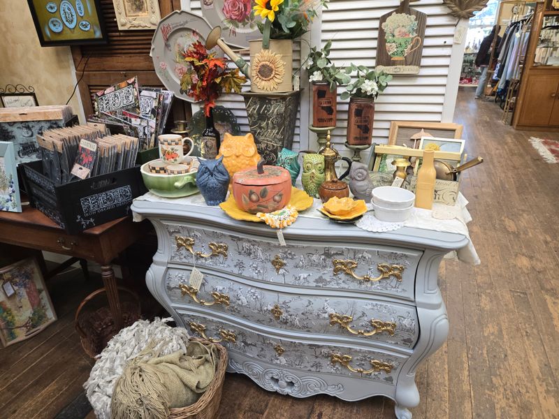 More Than 100 Dealers Under One Roof