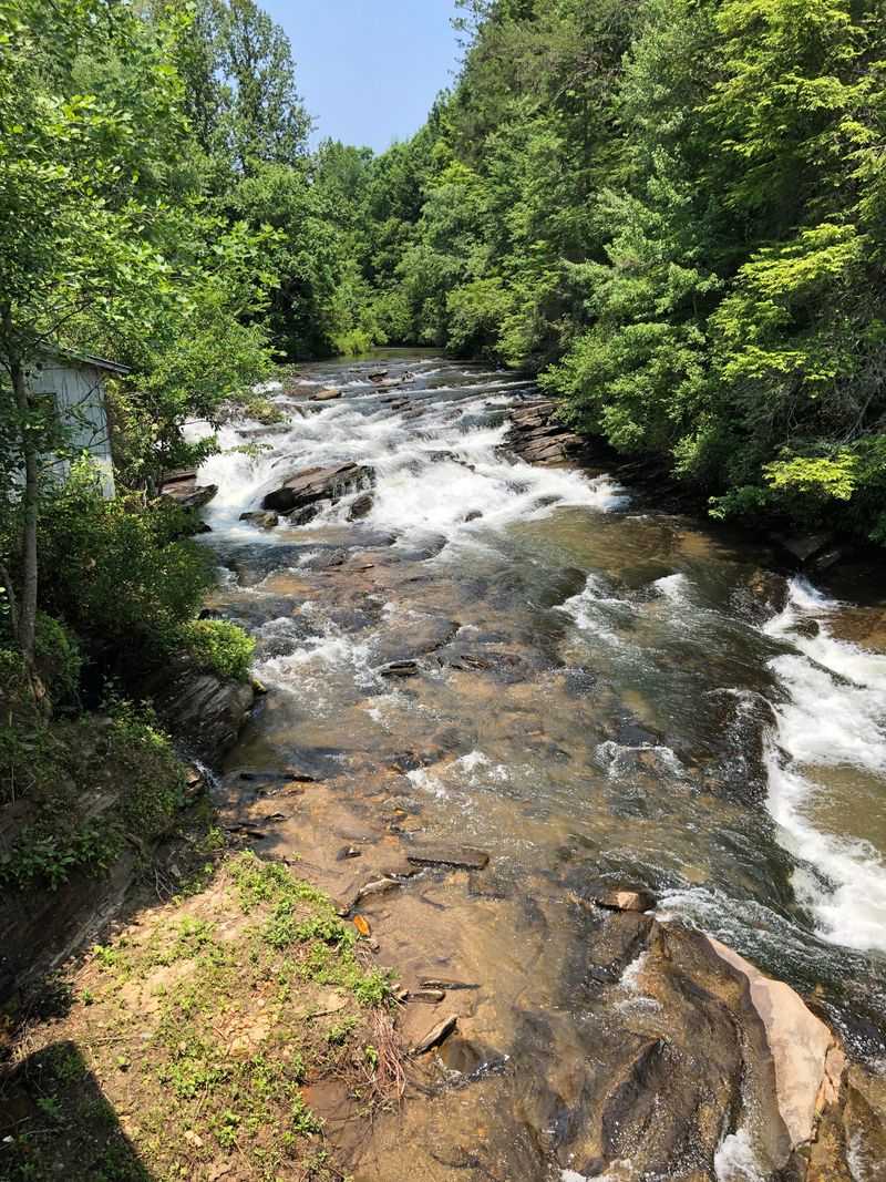 The Prettiest Georgia Towns To Explore When The Crowds Are Gone - Decor Hint Clarkesville