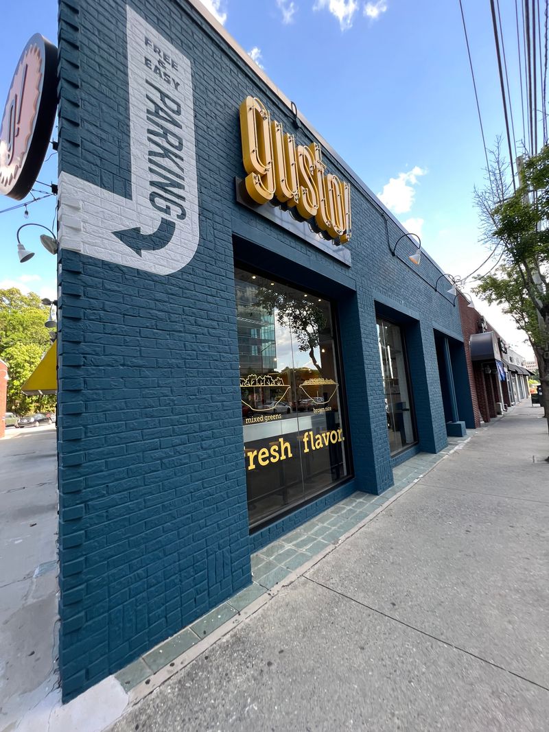 Casual Dress Code Removes Dining Pressure