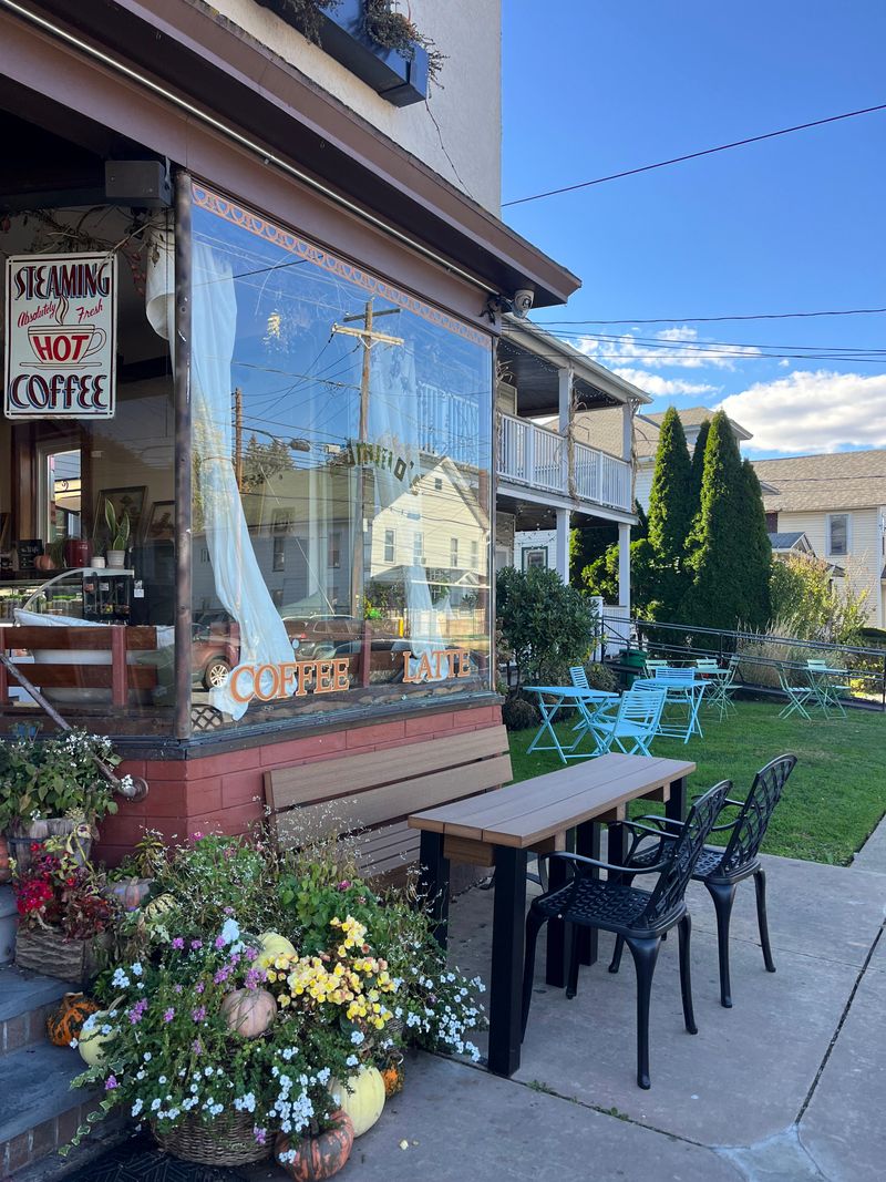 11 Scranton, Pennsylvania Restaurants Perfect For Meaningful Family Gatherings - Decor Hint Zummo's Cafe