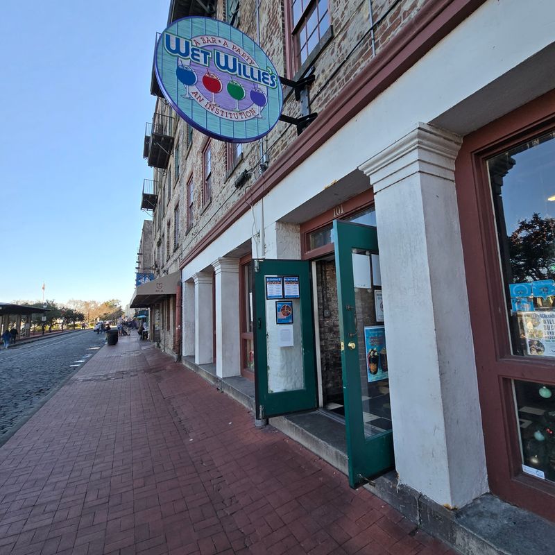 These Lemon Pepper Wing Spots Are Georgia Favorites For A Reason - Decor Hint Wet Willie's