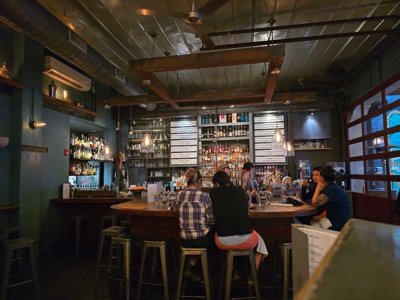 15 Fried-Fish Sandwiches In Atlanta Georgia Locals Swear By - Decor Hint Leon's Full Service