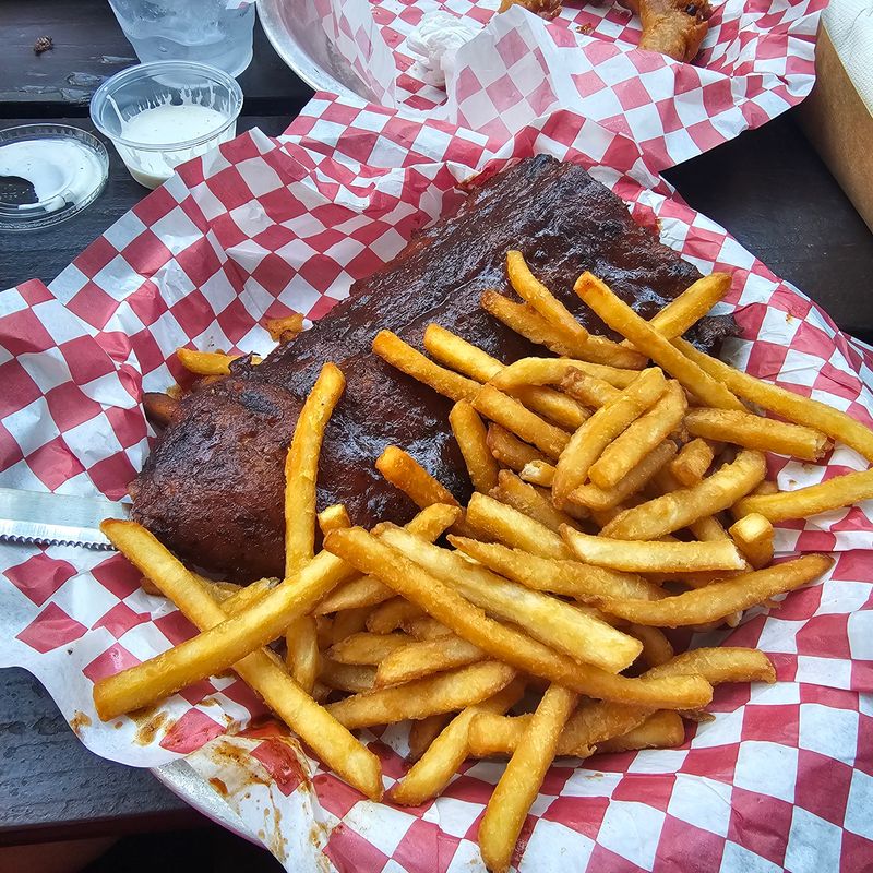 This California Tri-Tip Is Worth Driving Across The State For - Decor Hint Live Music Enhances The Experience