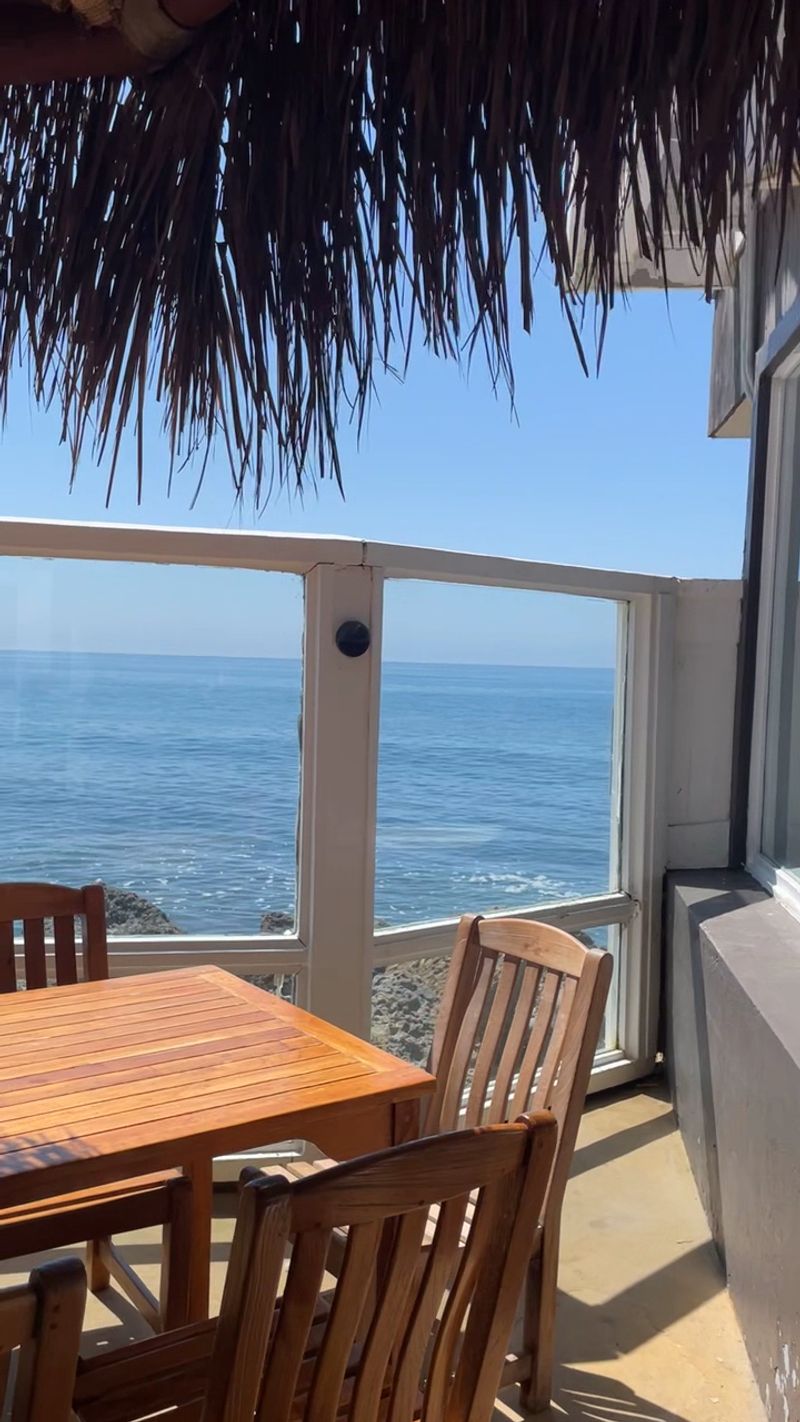 16 California Coastal Seafood Spots Perfect For A Laid-Back Day Trip - Decor Hint Duke's Malibu