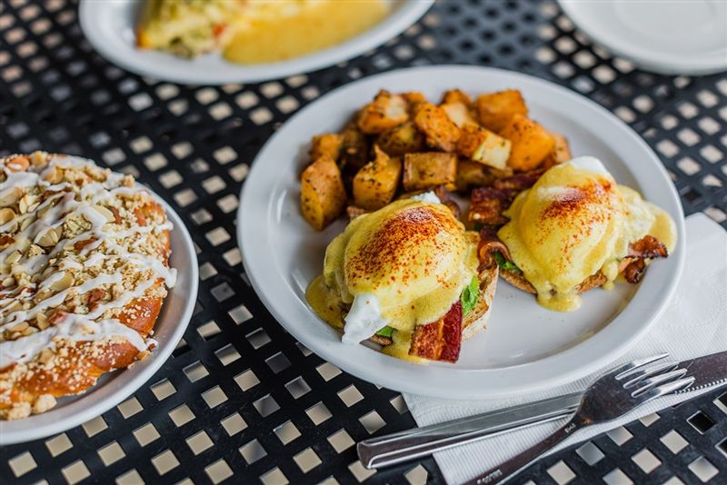 Brandy's Restaurant & Bakery