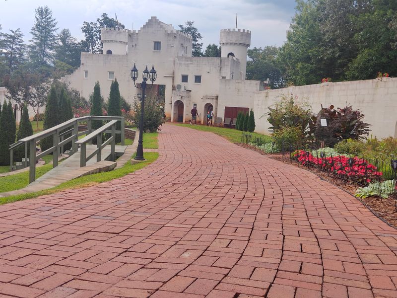 Uhuburg, Georgia's Eagle Owl Castle, Looks Straight Out Of The Middle Ages - Decor Hint Medieval Banquet Hall