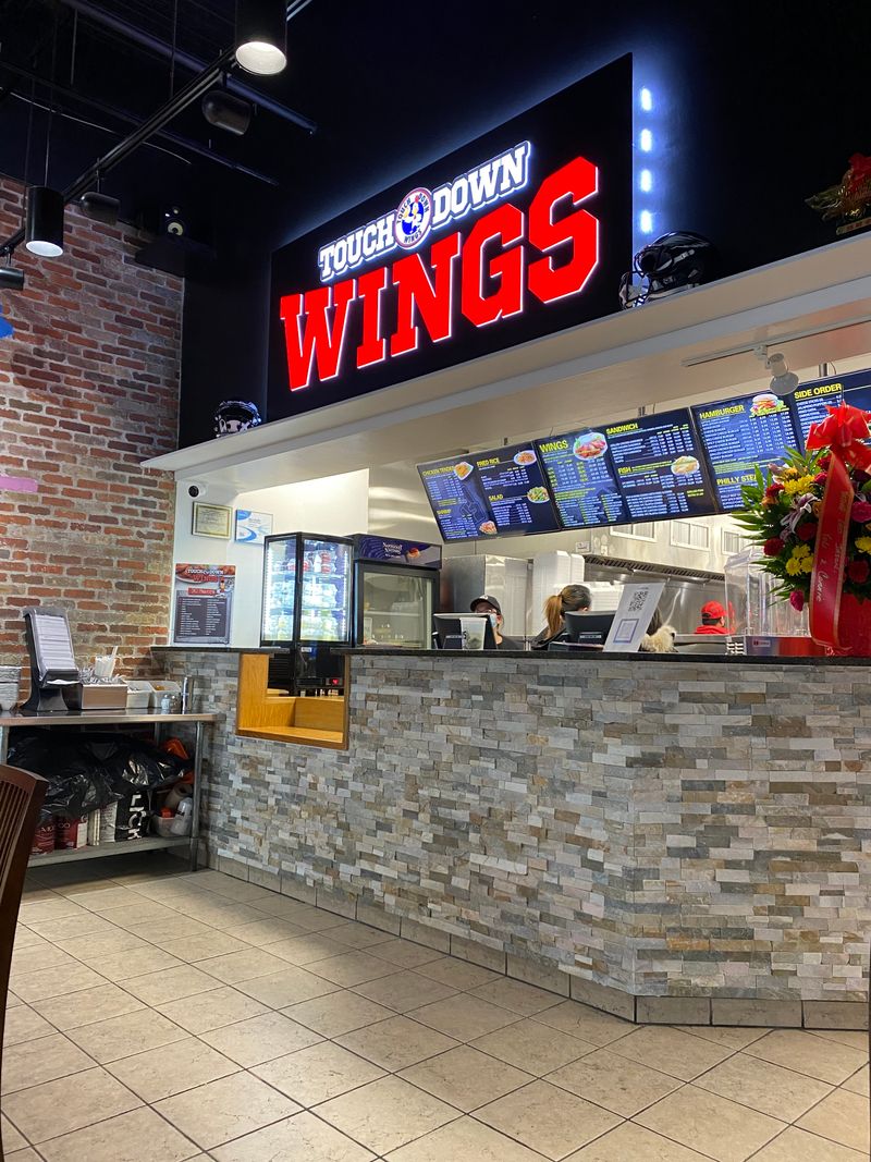 These Lemon Pepper Wing Spots Are Georgia Favorites For A Reason - Decor Hint Touchdown Wings