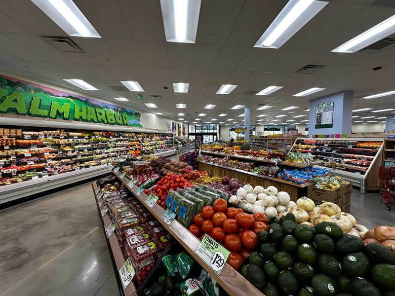 13 Florida Grocery Stores Locals Trust Most For Fresh Meat And Seafood - Decor Hint Trader Joe's