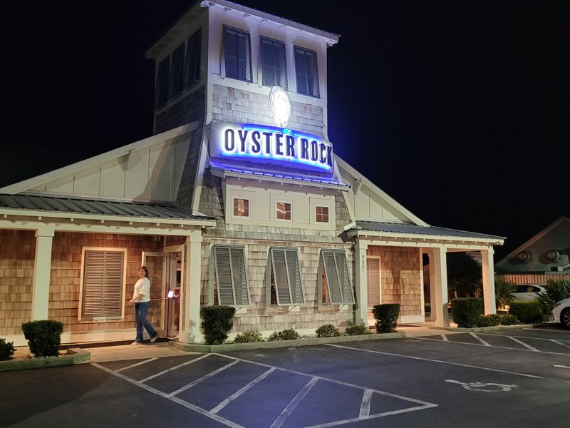 This Hidden North Carolina Beach Town Is The Coast's Best-Kept Secret - Decor Hint Fresh Seafood And Local Cuisine