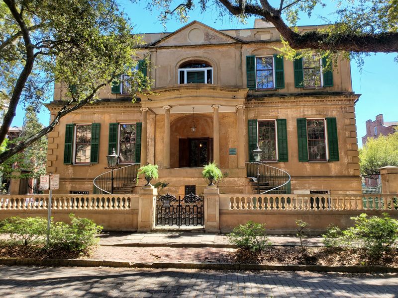 21 Historic Georgia Mansions That Capture The Grandeur Of A Bygone Era - Decor Hint Owens-Thomas House