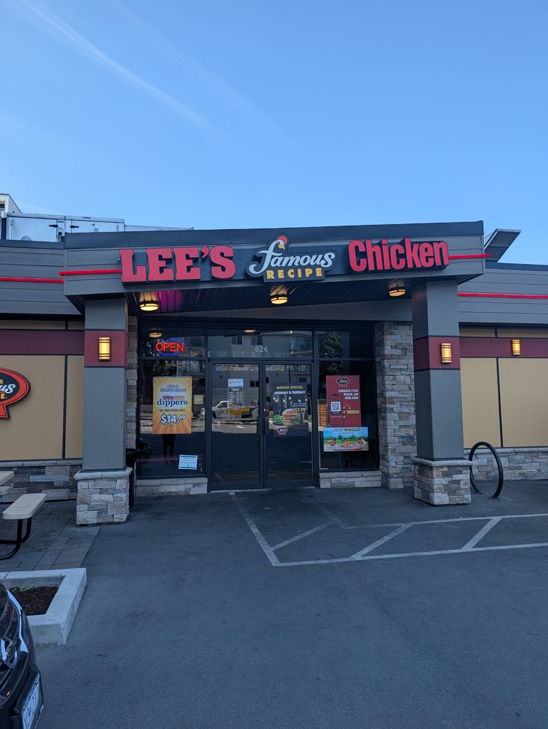 These 14 Georgia Fried Chicken Spots Are Public Knowledge For A Reason - Decor Hint Lee's Famous Recipe Chicken