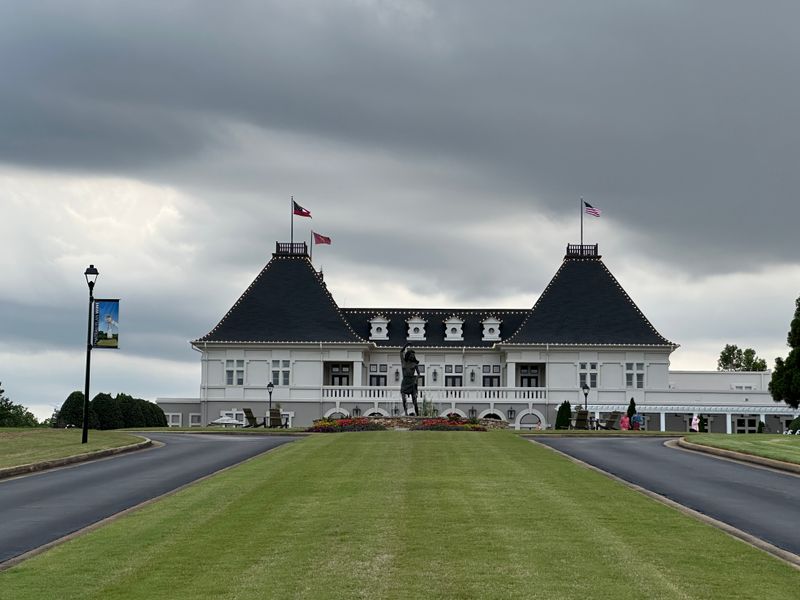 14 Georgia Experiences That Would Make The Perfect Present - Decor Hint Spa Day at Château Élan Winery and Resort