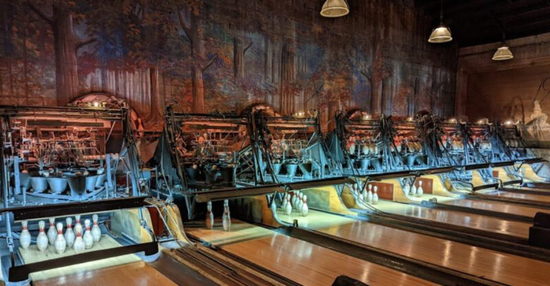 10 Retro Bowling Alleys In California That Will Take You Back In Time