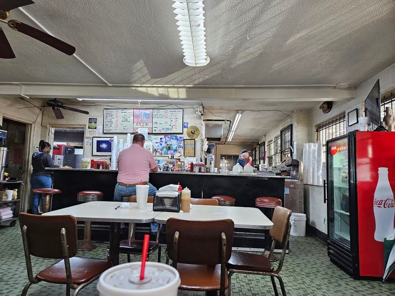 Fincher's Barbecue — Winston