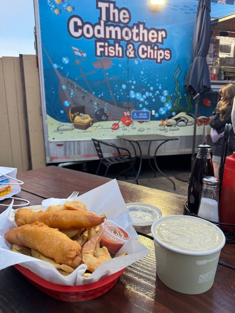 This Unfussy Restaurant In California Has Fish And Chips That Are Absolutely Legendary - Decor Hint Sustainability Built Into The Business