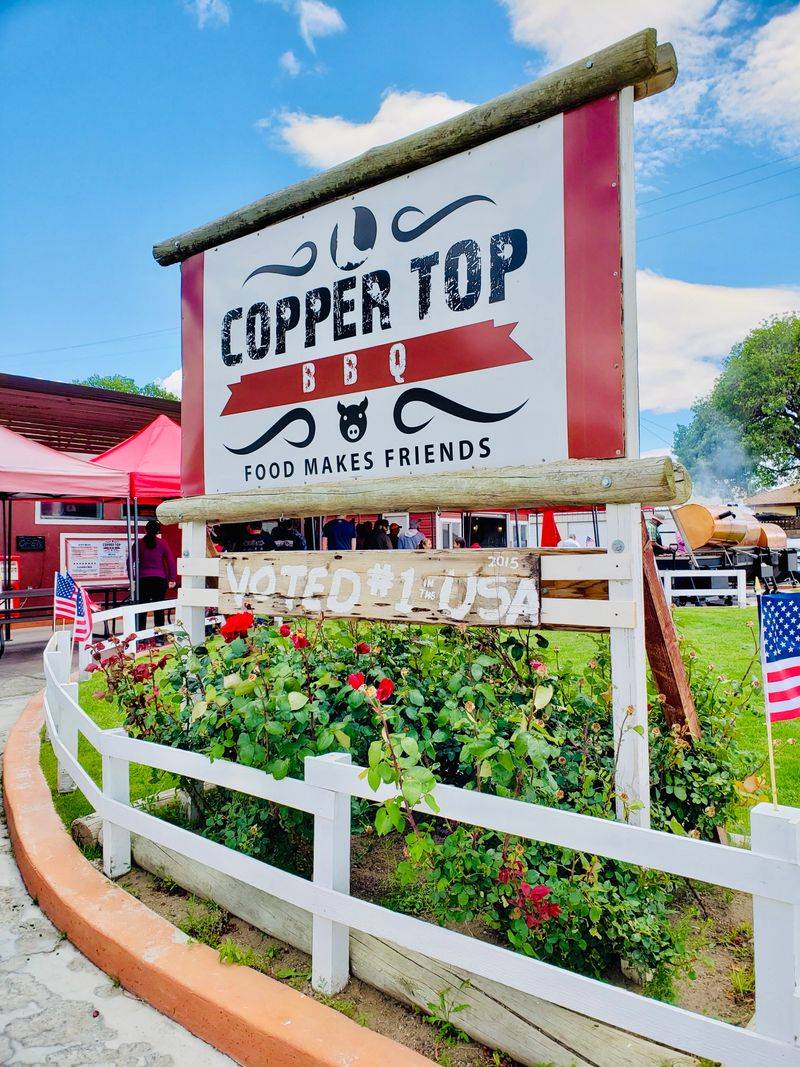 This No-Frills California Restaurant Has BBQ Ribs People Cross The State To Eat - Decor Hint Yelp Named It America's Top Restaurant In 2015