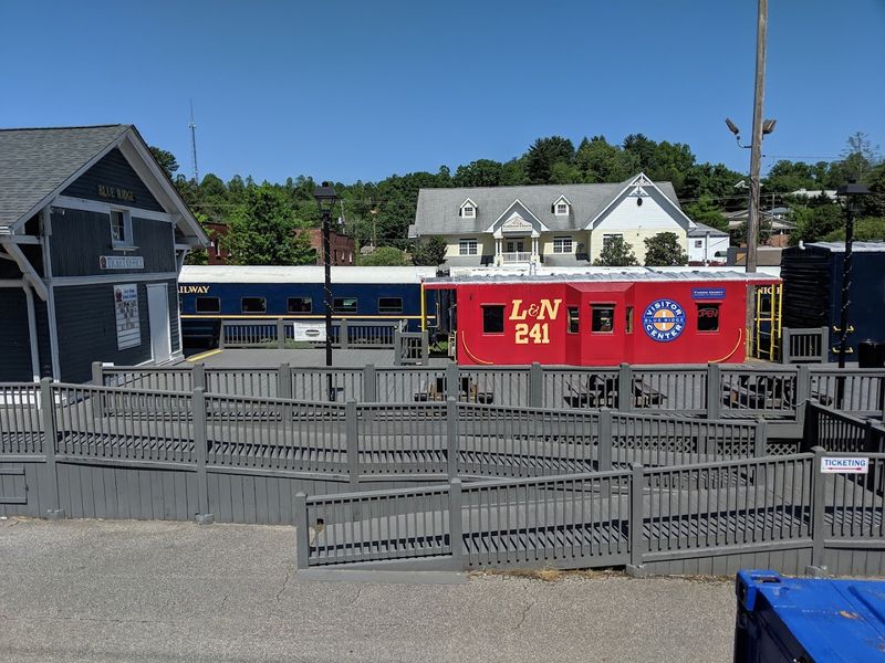 This Historic Train Ride The Blue Ridge Scenic Railway Georgia Is A 2026 Must-Do - Decor Hint Charming Local Shops and Eateries During the Stopover