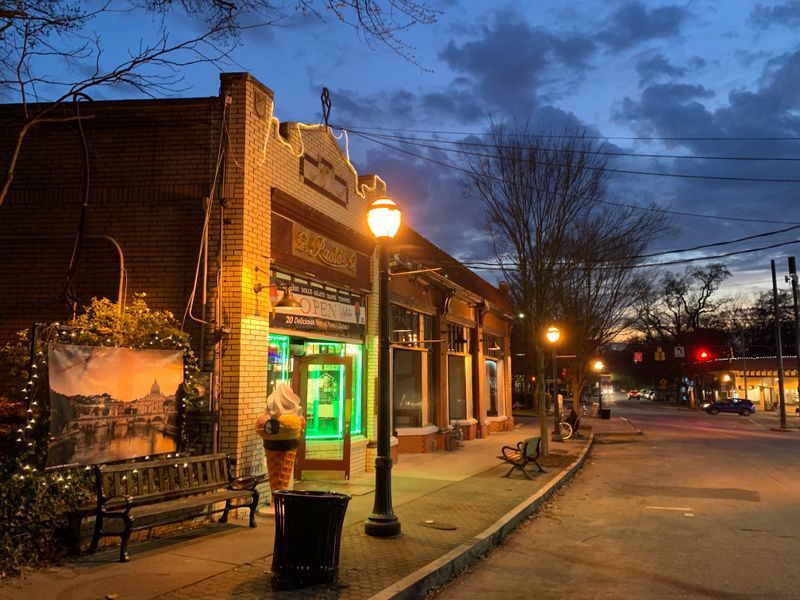 Since 1999 Paolo's Gelato Has Been Atlanta's Georgia Sweetest Secret For Tasty Italian Flavors - Decor Hint Instagram-Worthy Presentation