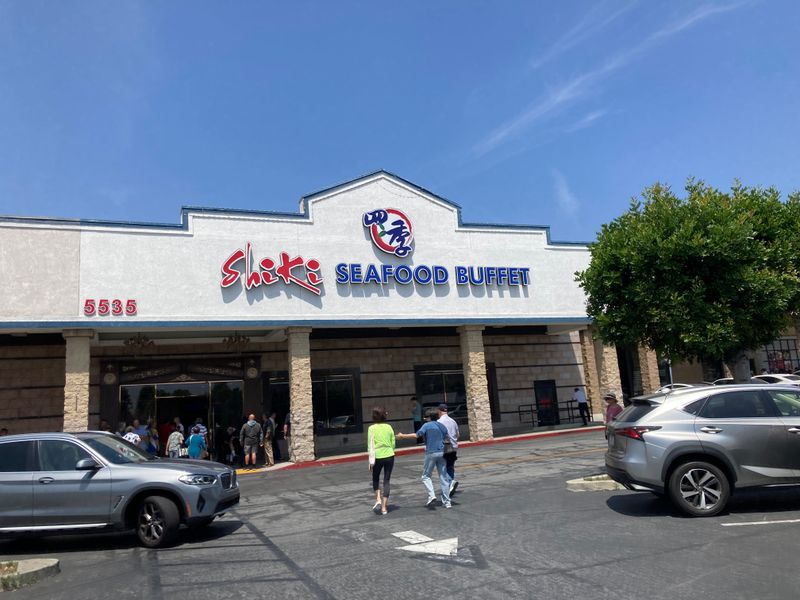 This California Buffet Is So Popular, People Are Planning Vacations Around It In 2026 - Decor Hint Daily Lunch And Dinner Hours