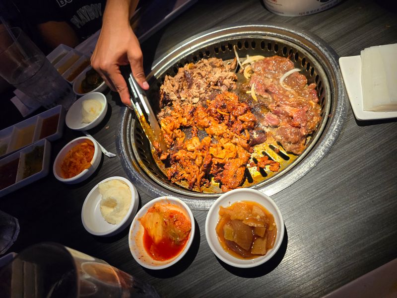 This California Korean BBQ House Is Where Dates Come Hungry And Stay For Hours - Decor Hint Charcoal Grilling Creates Distinctive Smoky Flavor