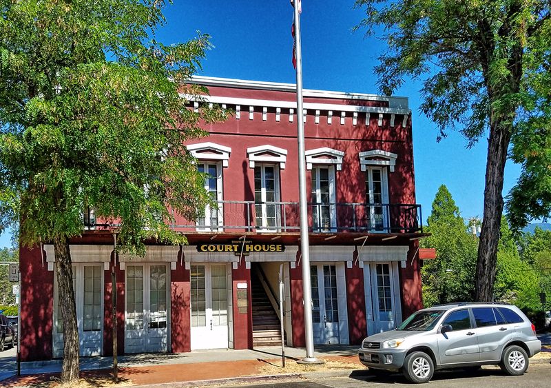 This Northern California Town Blends Gold Rush History With Cozy Cafés And Small-Town Charm - Decor Hint Trinity County Courthouse Anchors The Historic District