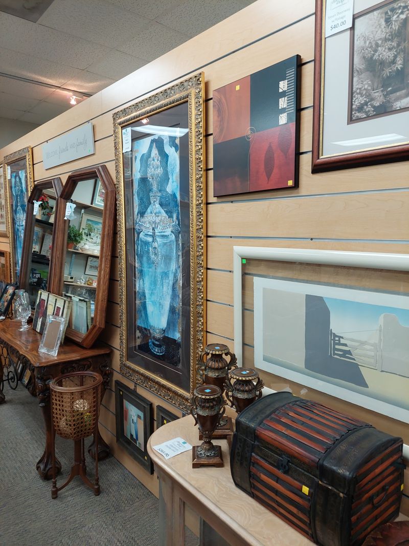 These Enormous California Thrift Shops Turn A Road Trip Into A Treasure Hunt - Decor Hint American Cancer Society Discovery Shop (Rancho Mirage)