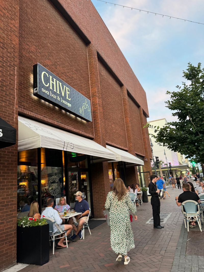 These 16 Georgia Seafood Joints Built Loyalty The Old-Fashioned Way - Decor Hint Chive Sea Bar & Lounge