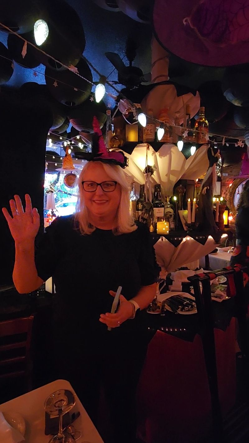 Interactive Performers Who Engage With Guests