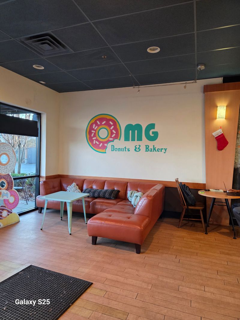 OMG DONUTS&BAKERY, Concord