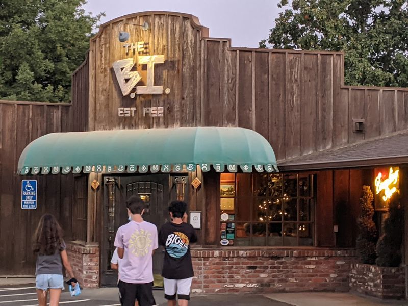 This California Spot Is Hiding The State's Juiciest Steaks - Decor Hint Affordable Pricing Despite High-Quality Offerings