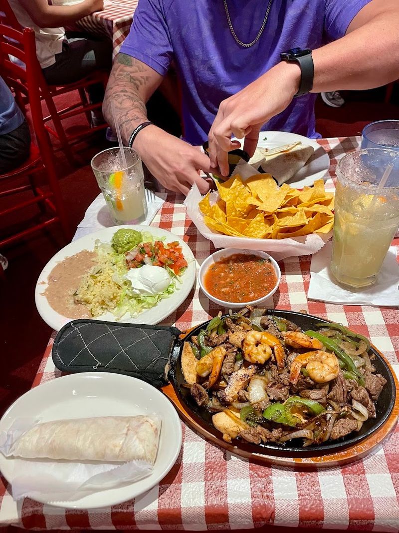 This Hidden Mexican Eatery In Georgia Serves The Best Margaritas And Nachos - Decor Hint Best Choices For Groups