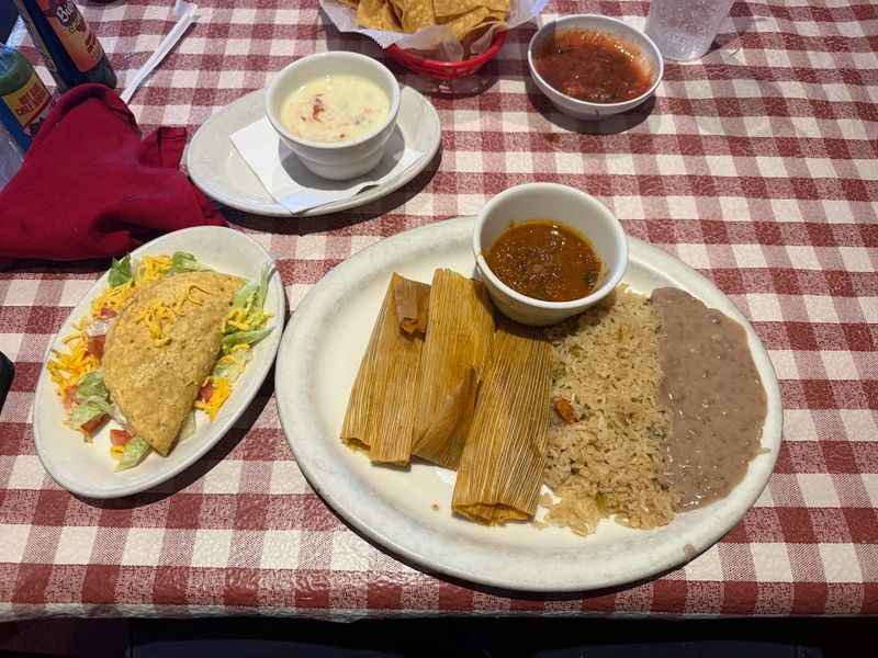 This Hidden Mexican Eatery In Georgia Serves The Best Margaritas And Nachos - Decor Hint Chips, Salsa & Queso To Start Your Meal