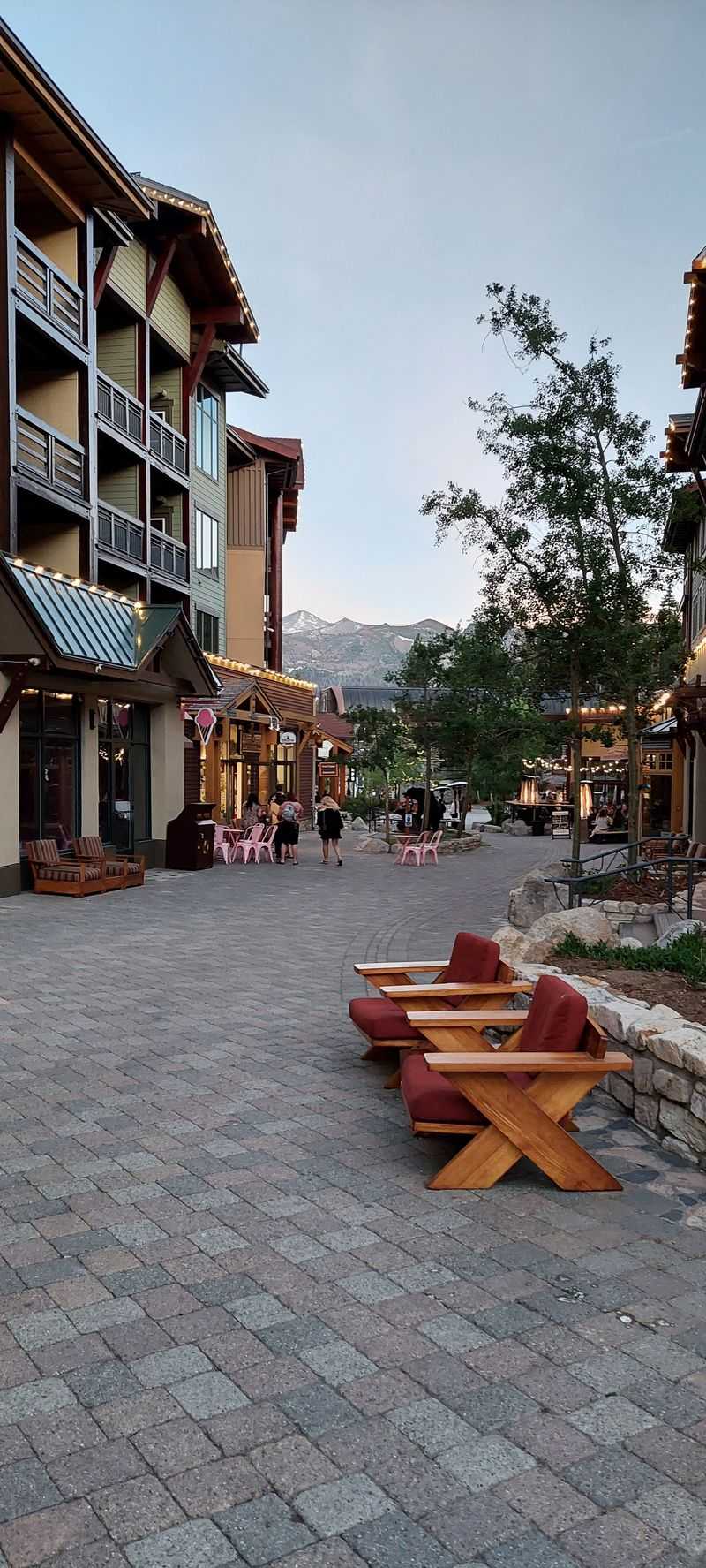 This Mountain Town In California Quietly Built One Of The Best Food Scenes Around - Decor Hint Family-Friendly Restaurants Welcome All Ages