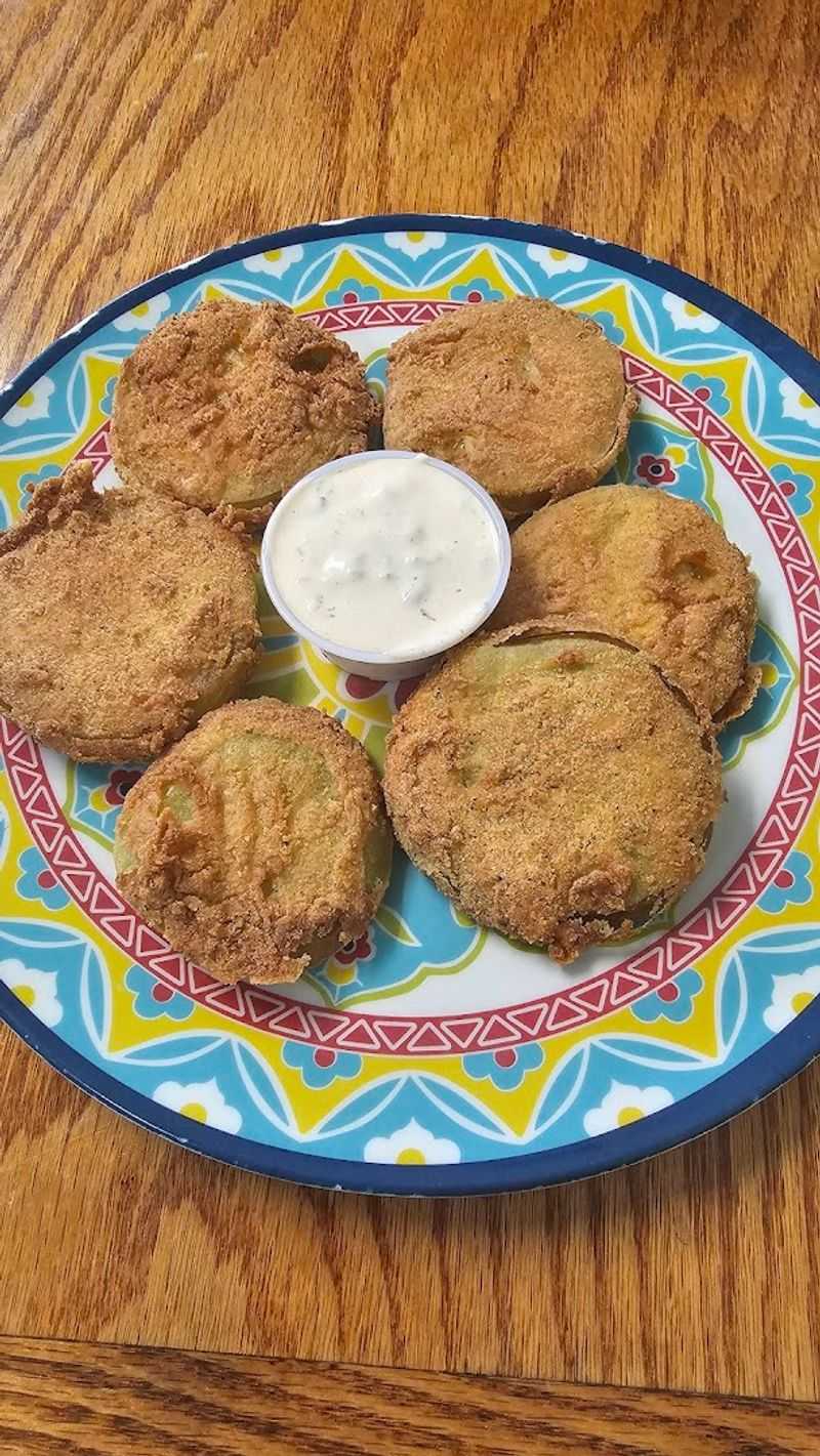 People Line Up At This North Carolina Coastal Eatery Every Weekend For Comfort Food - Decor Hint Signature Fried Green Tomatoes