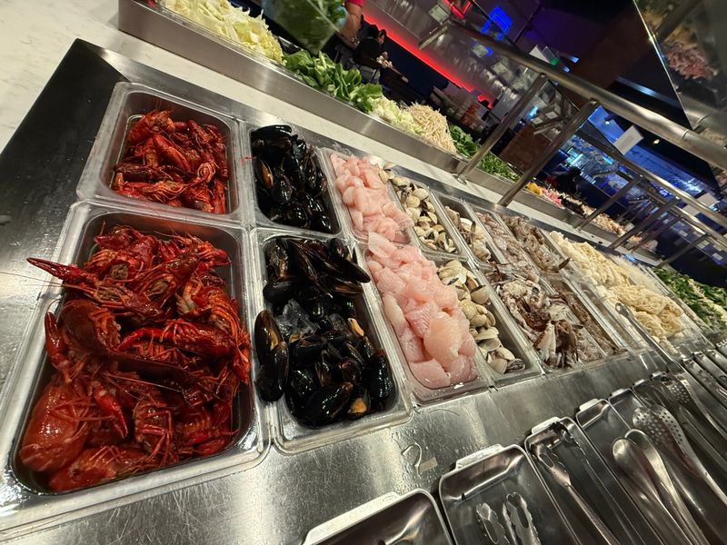 This California All-You-Can-Eat Buffet Is A Must-Visit For Hungry Locals - Decor Hint Self-Serve Bar Offers Endless Combinations