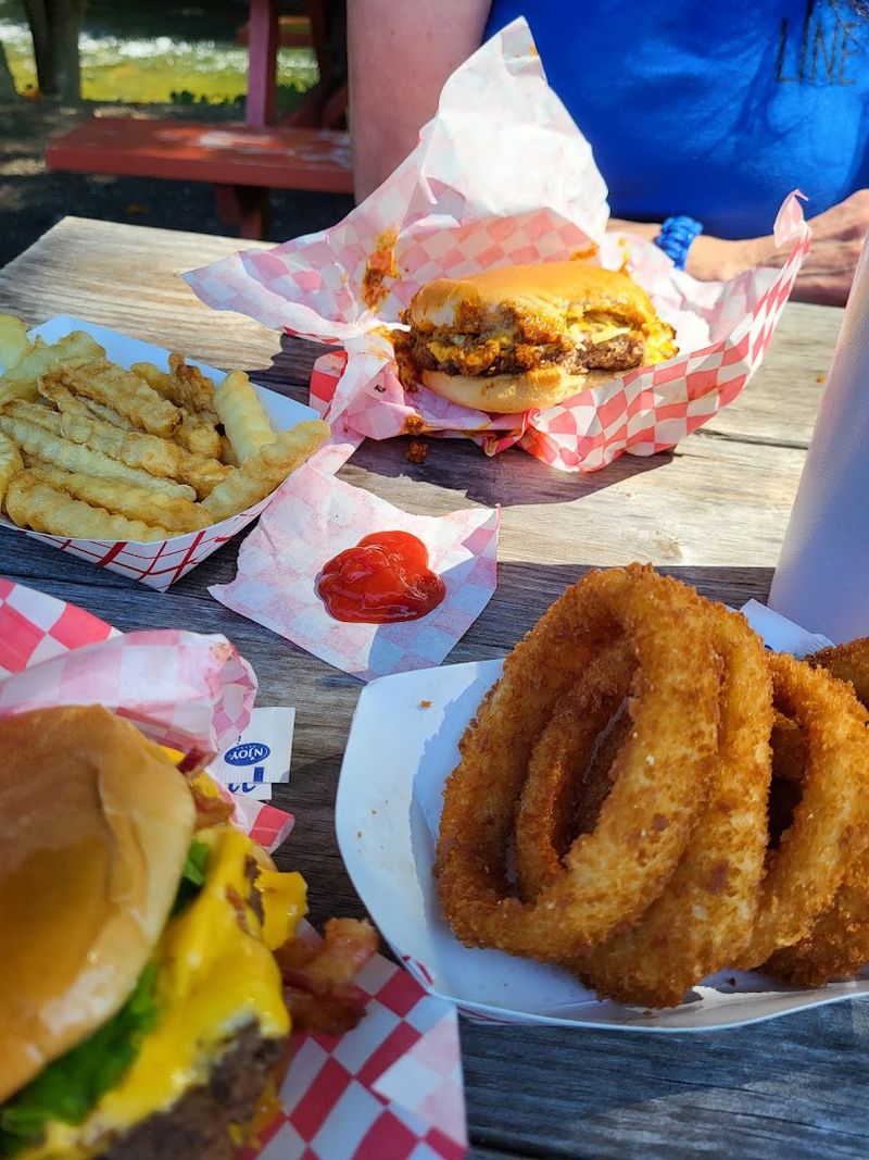 The North Carolina Burger Spot That Smoky Mountain Visitors Can't Miss - Decor Hint Affordable Pricing Keeps Meals Accessible