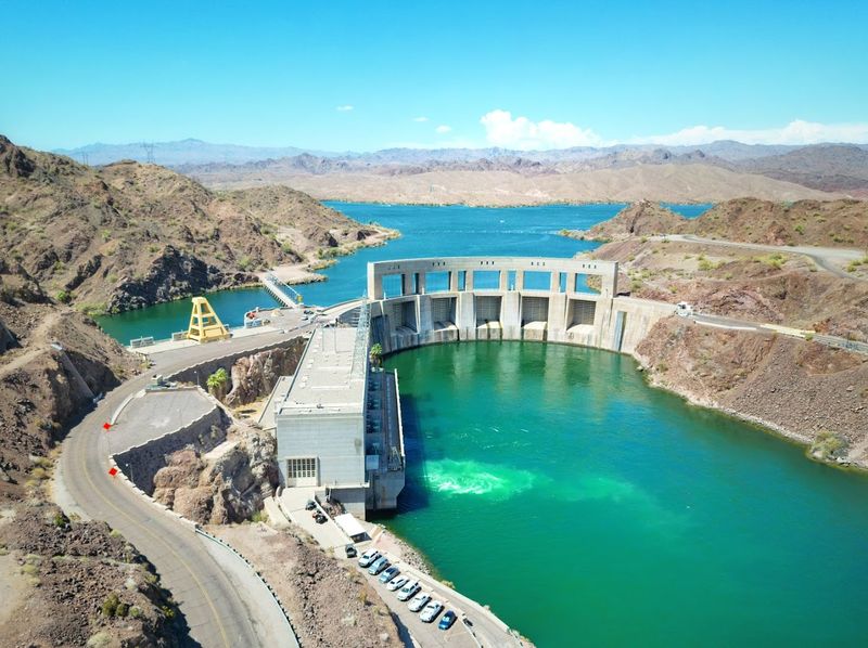 21 Best Places To Visit In California In March - Decor Hint Lake Havasu Shoreline At Parker Dam Area