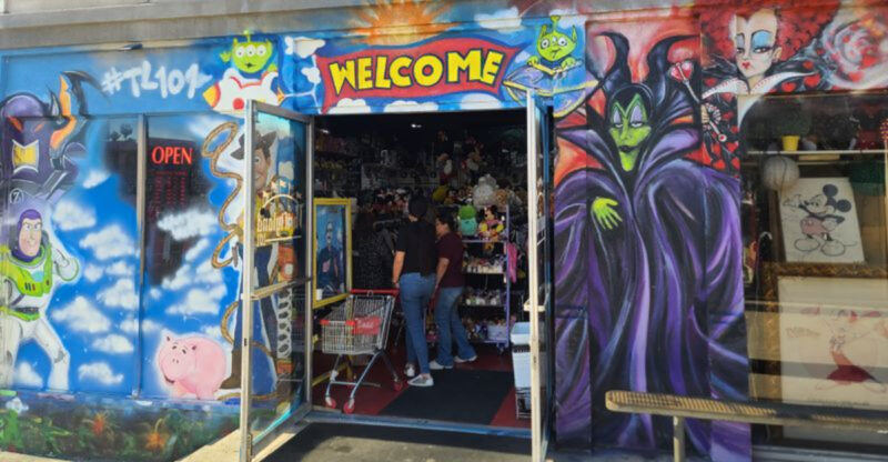 California’s Treasure-Packed Thrift Store In Anaheim That You Can Browse For Hours