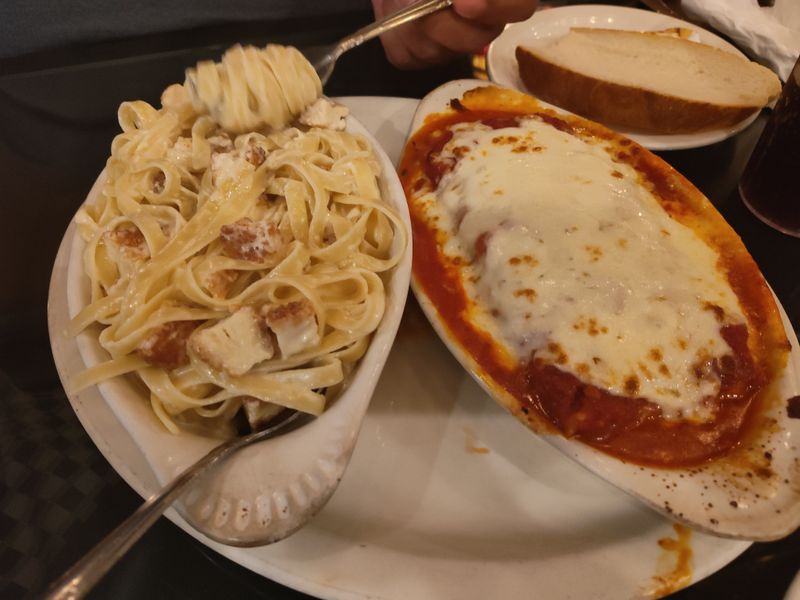 This California Pizza Parlor Serves Lasagna Worth Driving Miles For - Decor Hint Consistently Positive Customer Reviews