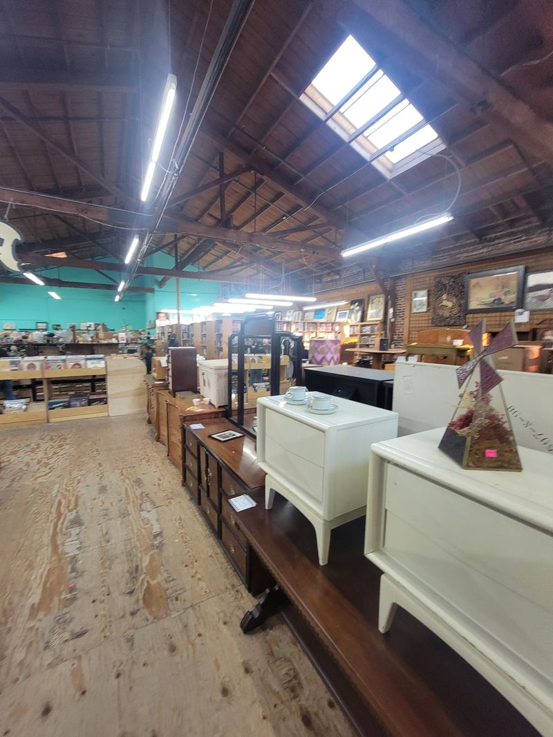 Convenient Seven-Day Operating Schedule