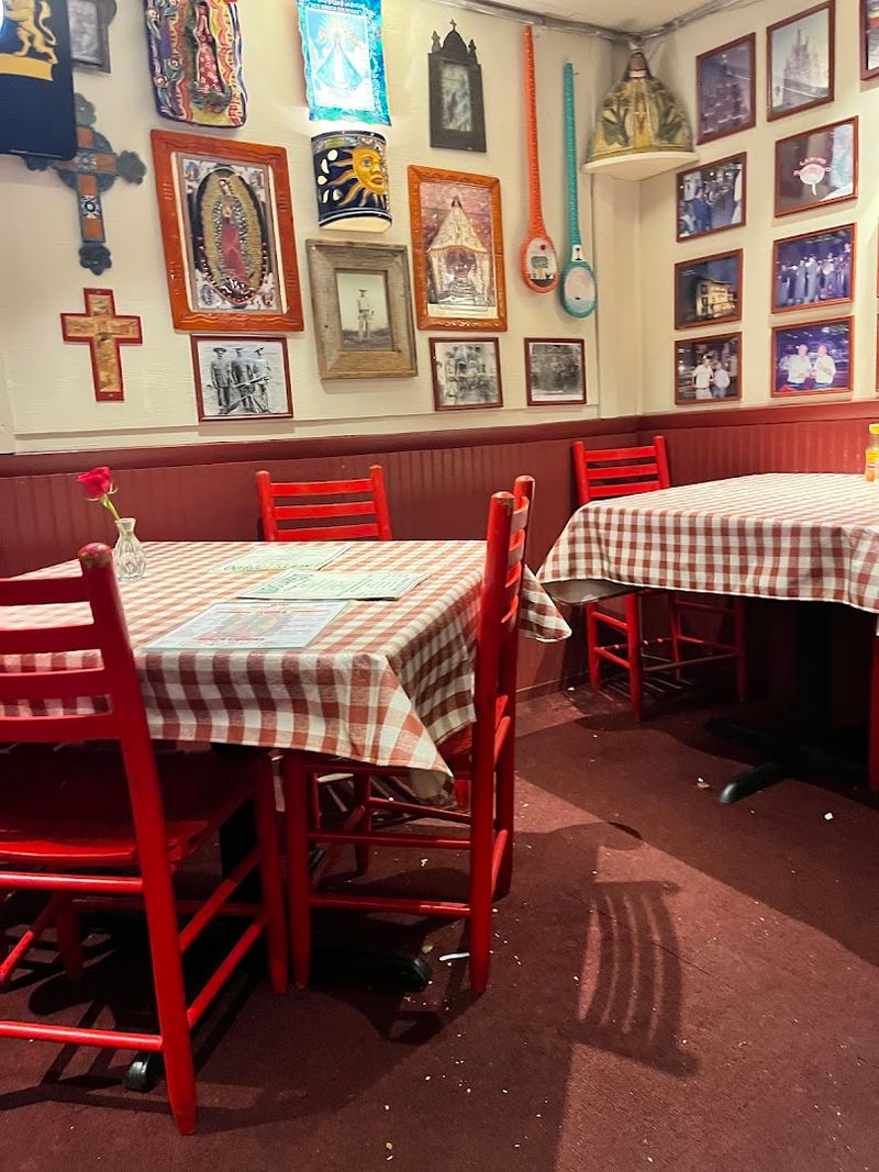 This Hidden Mexican Eatery In Georgia Serves The Best Margaritas And Nachos - Decor Hint How To Make The Most Of Your Visit