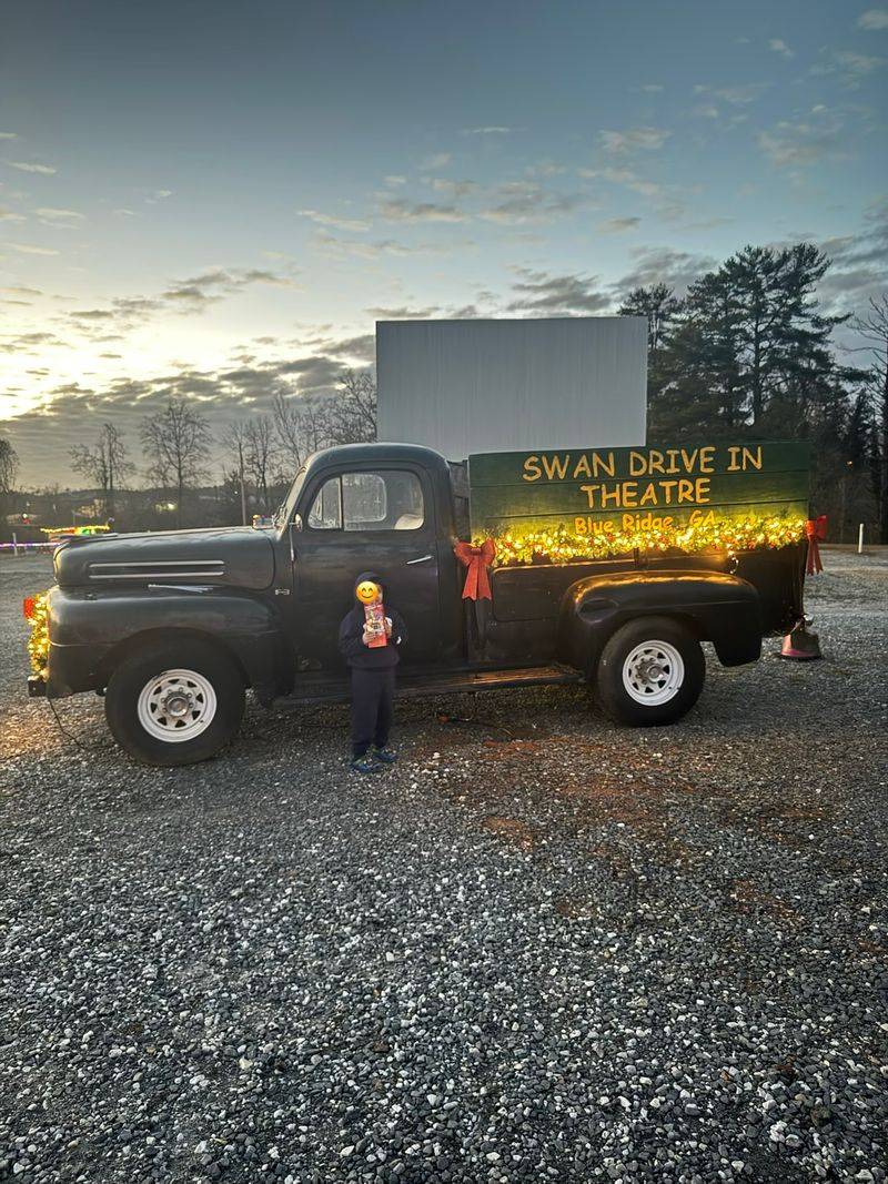Authentic 1950s Diner Atmosphere
