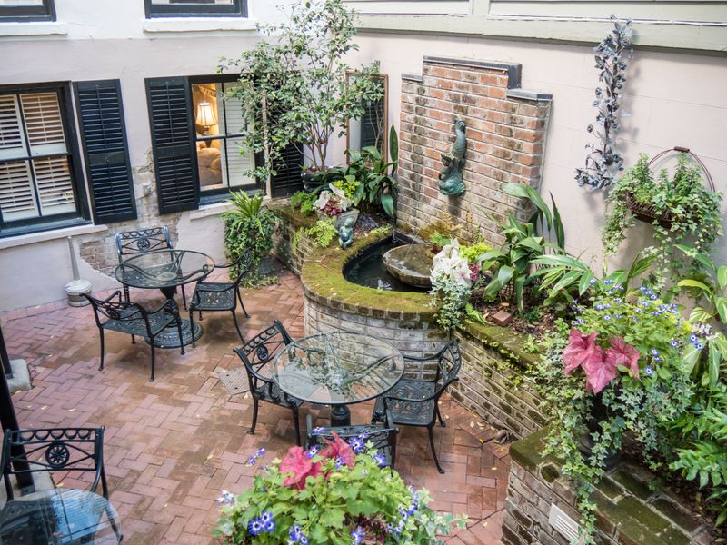 Intimate Courtyard Garden Escapes