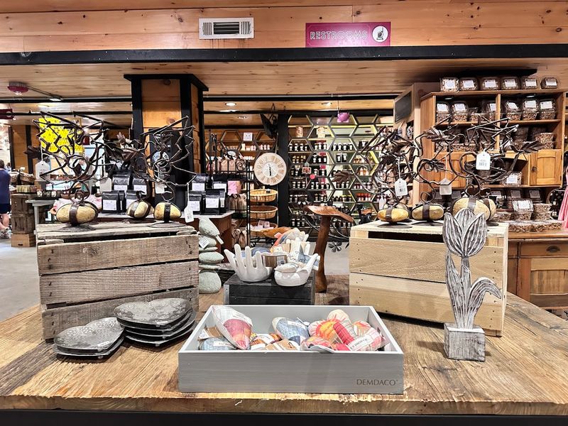 This Beloved Mountain Farm Mercier Orchards Blue Ridge Georgia Is A 2026 Must-Visit - Decor Hint A Perfect Fall Foliage Destination in North Georgia