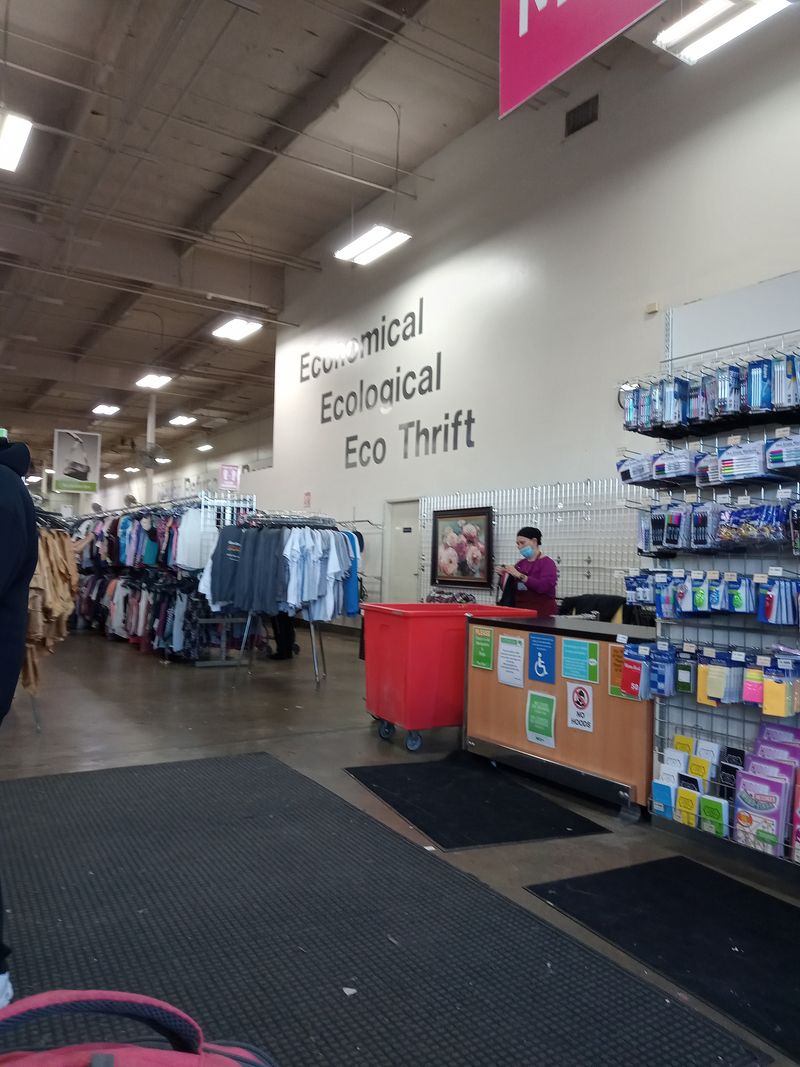 This 39,000-Square-Foot Sacramento, California Thrift Store Is Packed With Endless Secondhand Finds - Decor Hint Shop Secondhand, Reduce Waste