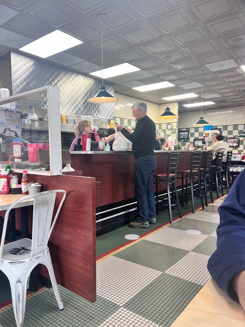 North Carolina's Best-Kept Diner Secret You Can Visit This Weekend - Decor Hint A Cozy Spot Where Everyone Knows Your Name