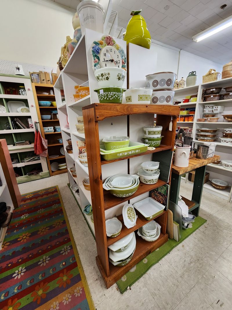 Mid-Century Housewares And Décor
