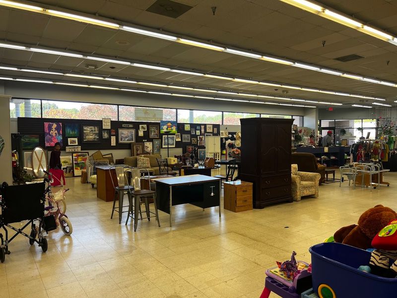 The Gigantic Thrift Store In North Carolina That Feels Truly Too Good To Be True - Decor Hint Multiple Payment Options For Convenience